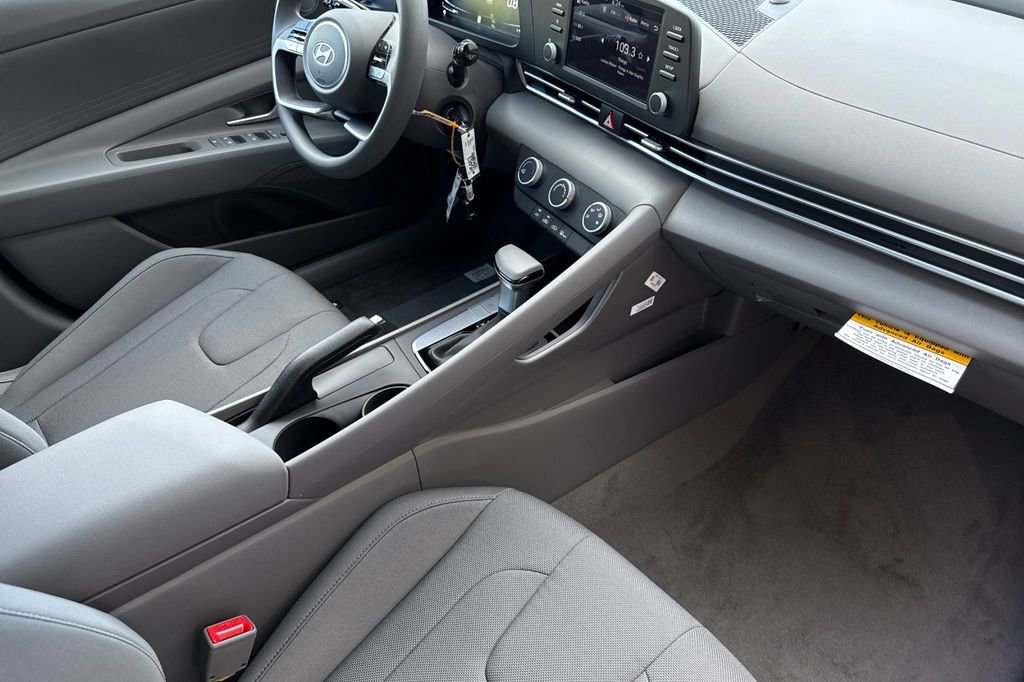 New 2026 Hyundai Elantra SE image 12