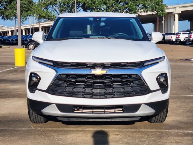 Used 2025 Chevrolet Blazer LT FWD image 2