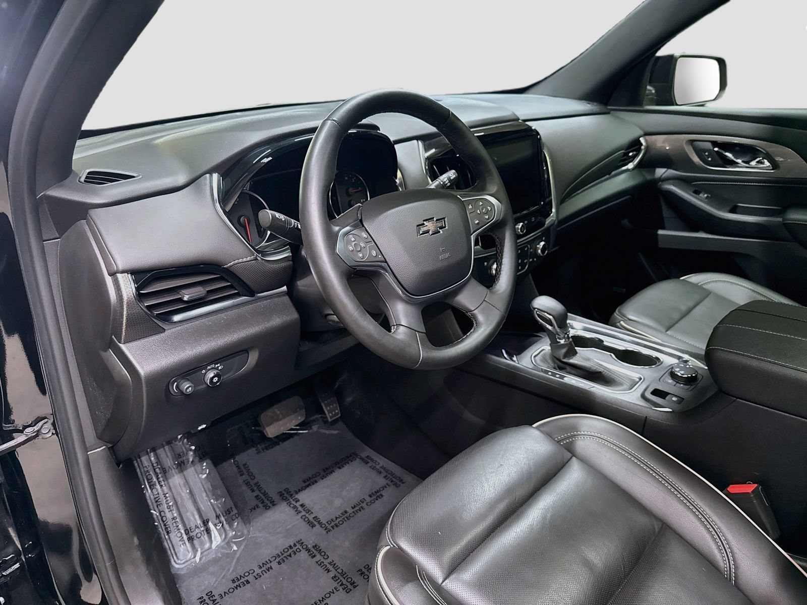 Used 2023 Chevrolet Traverse Premier w/ LPO, Floor Liner Package AWD/4WD image 11