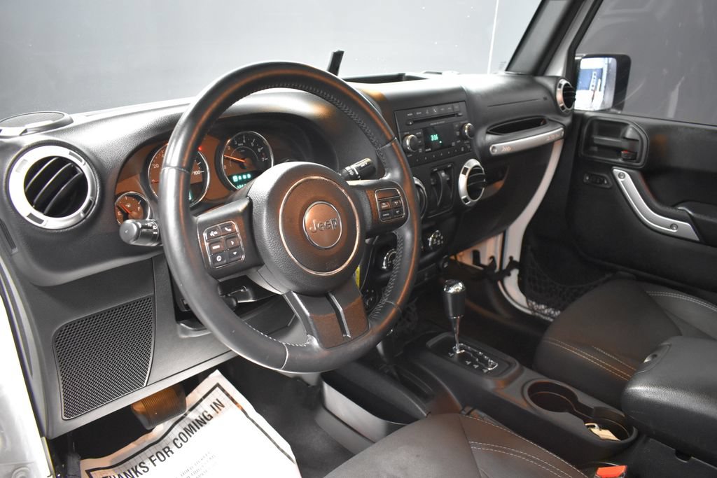 Used 2015 Jeep Wrangler Sahara w/ Connectivity Group AWD/4WD image 4