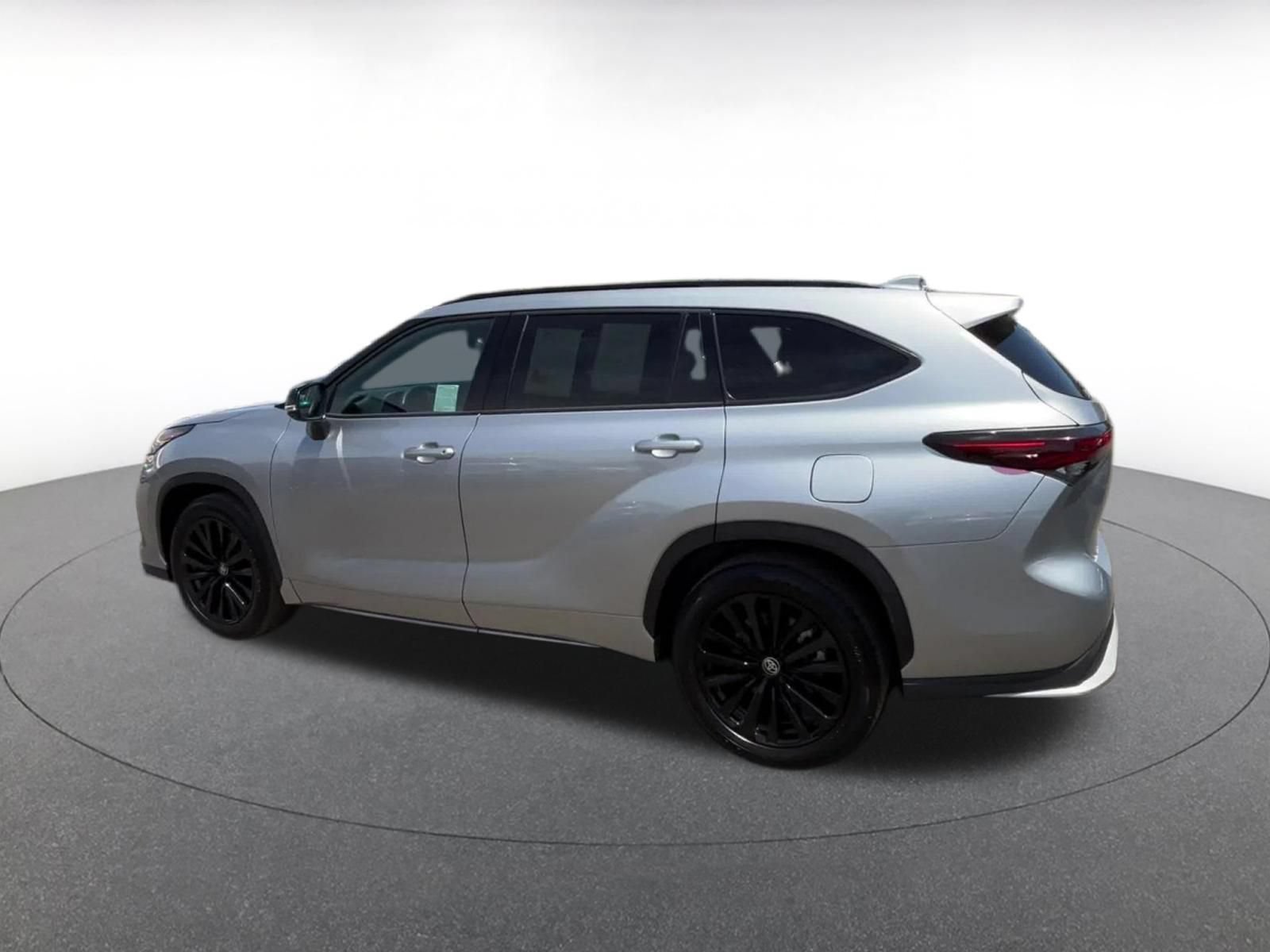 Used 2025 Toyota Highlander XSE AWD/4WD image 9