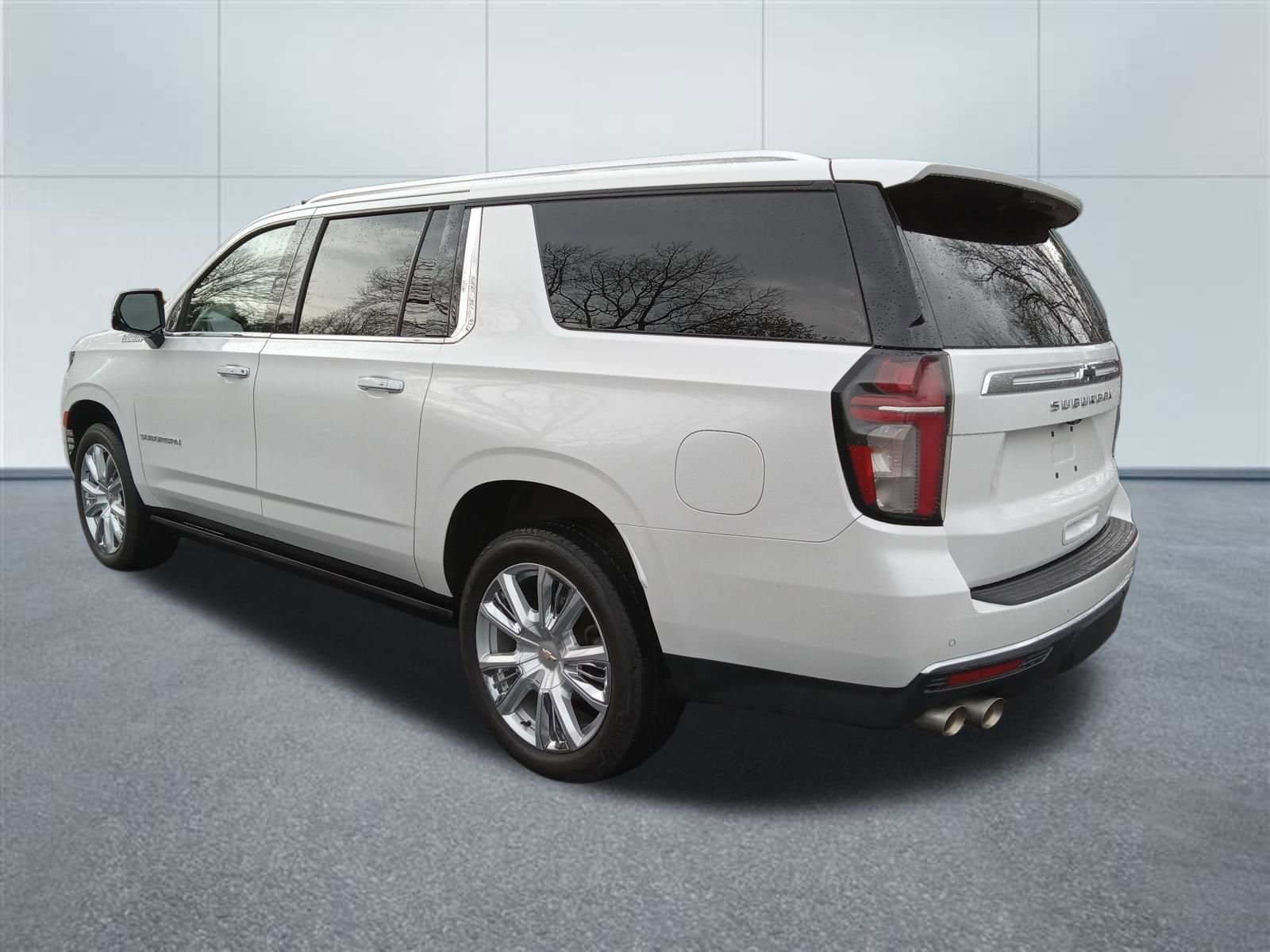 Used 2021 Chevrolet Suburban High Country w/ Max Trailering Package AWD/4WD image 3