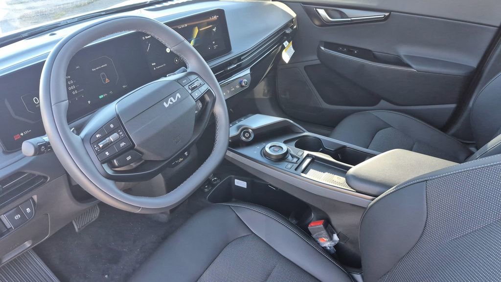 New 2025 Kia EV6 Light w/ Light LR Technology Package image 10