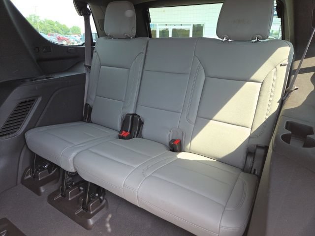 Used 2023 Chevrolet Tahoe LT w/ Luxury Package AWD/4WD image 16