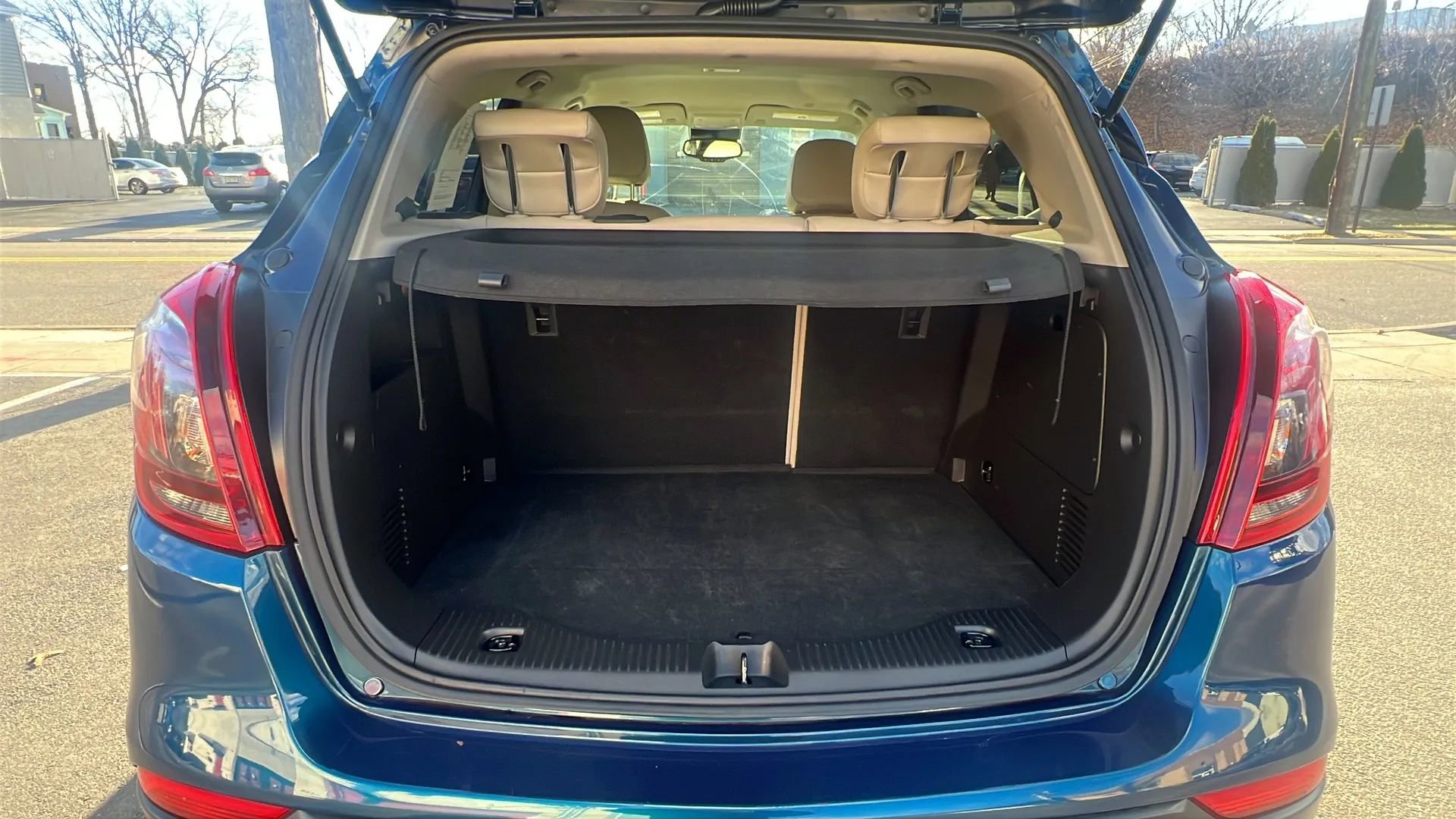 Used 2019 Buick Encore Essence image 10