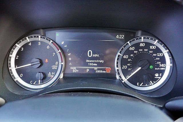 Used 2025 Toyota Highlander LE FWD image 31
