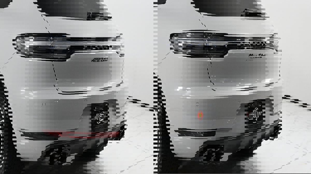 Used 2021 Porsche Macan Turbo w/ Premium Package Plus (PF0) image 19