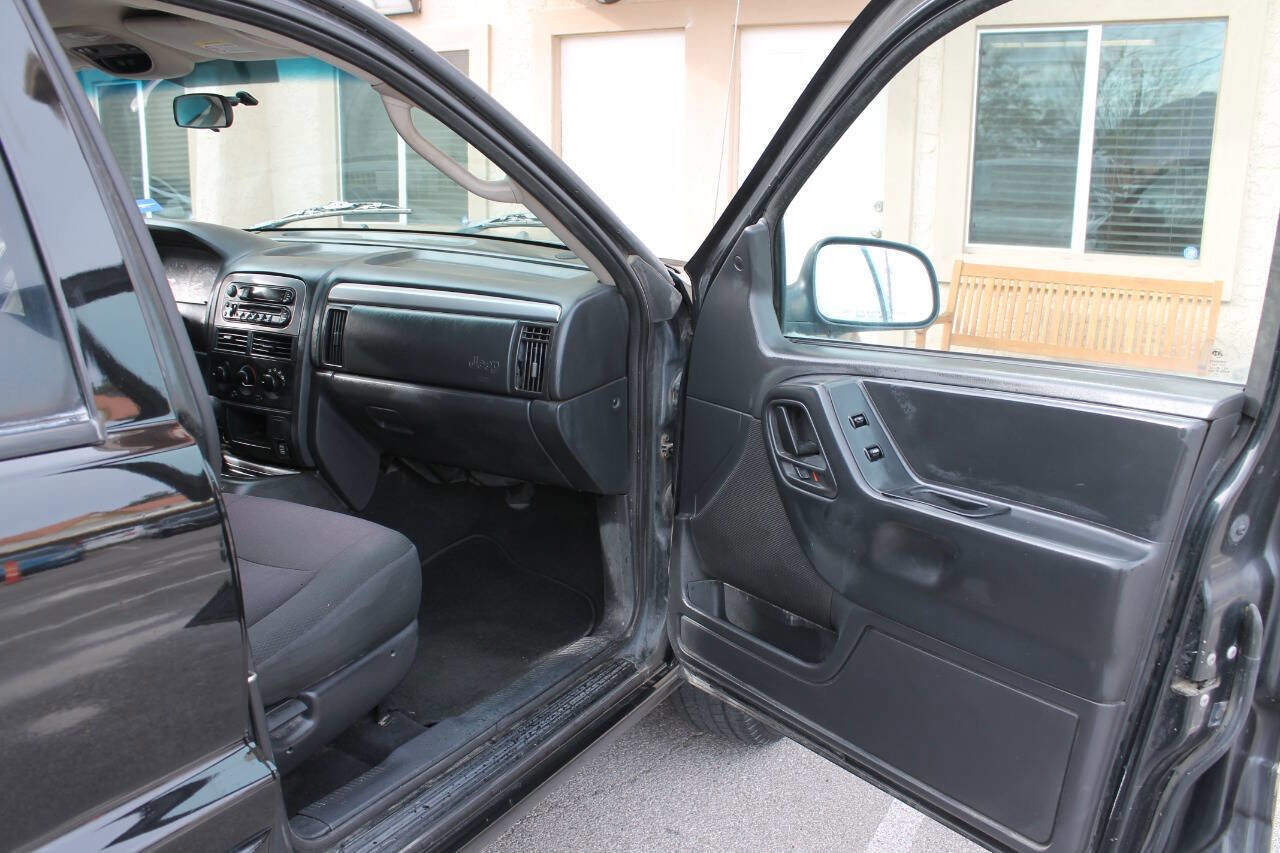 Used 2004 Jeep Grand Cherokee Laredo w/ Convenience Group AWD/4WD image 28