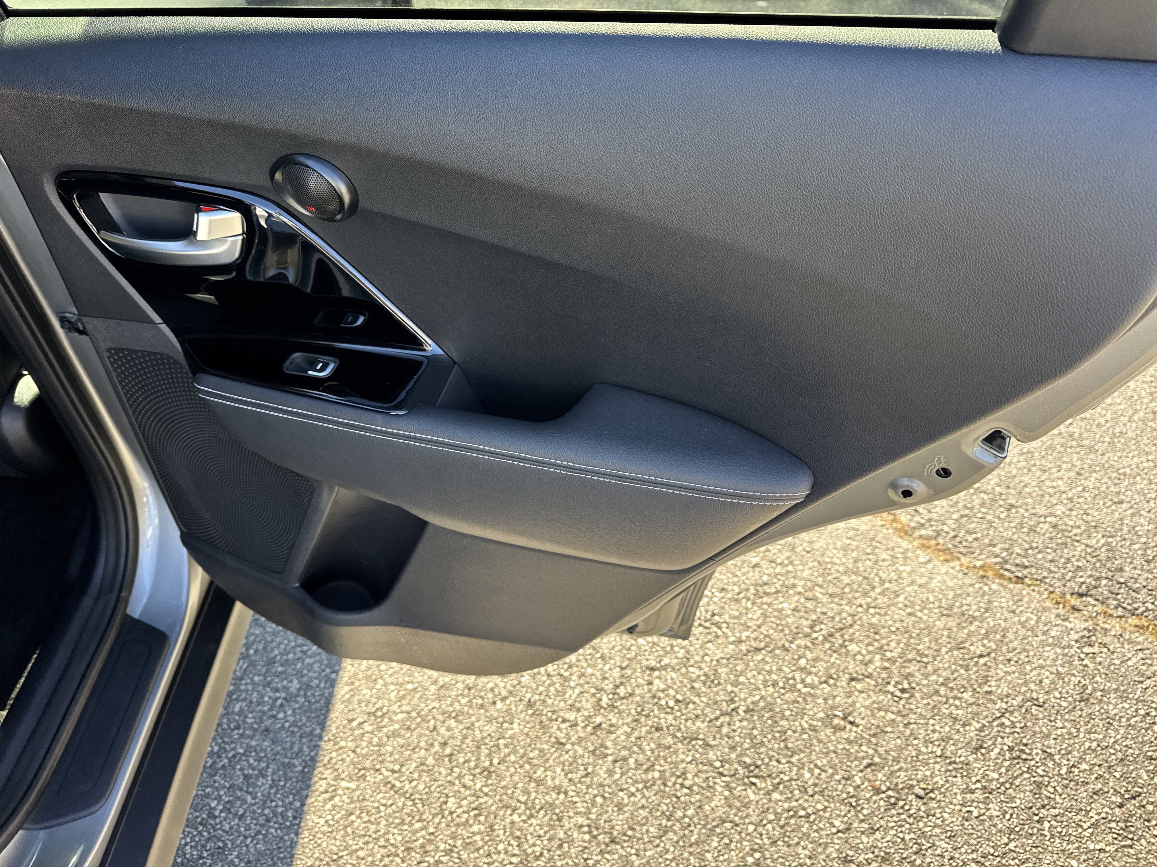 Used 2022 Kia Niro EX image 16