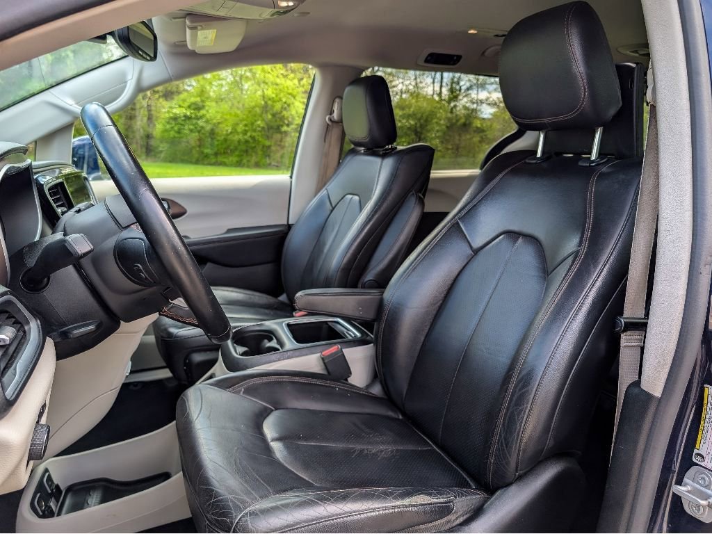 Used 2018 Chrysler Pacifica Touring-L Plus FWD image 15