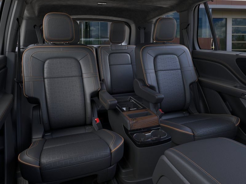 New 2026 Lincoln Aviator Black Label w/ Jet Appearance Package AWD/4WD image 11