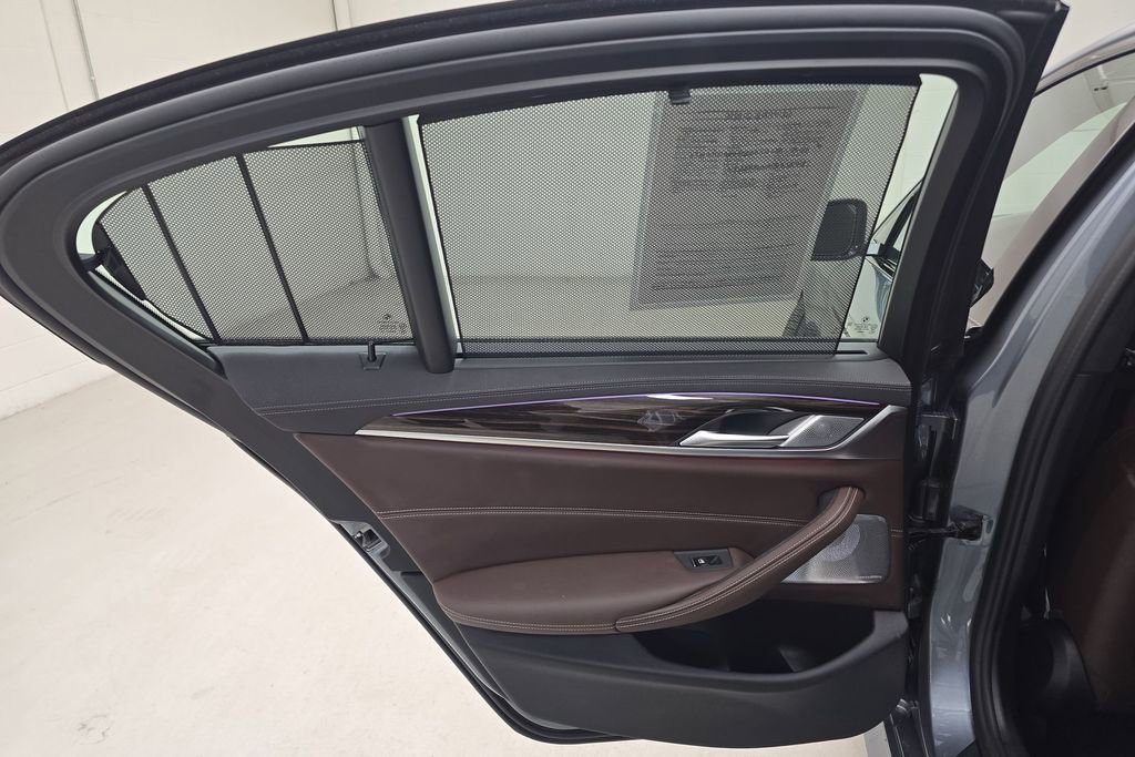 Used 2021 BMW M550i xDrive w/ Executive Package image 27