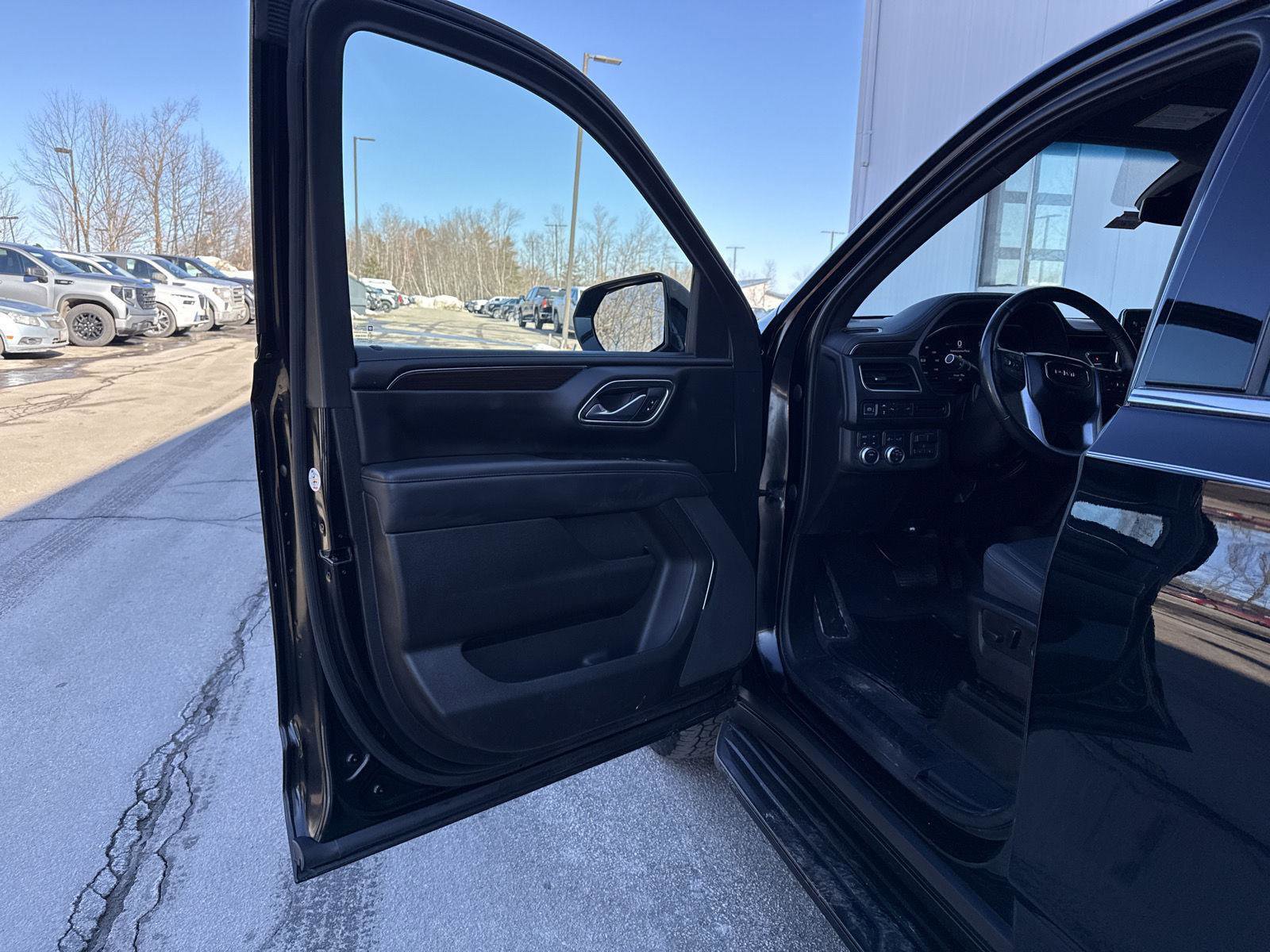 Used 2022 GMC Yukon SLE w/ Max Trailering Package image 11