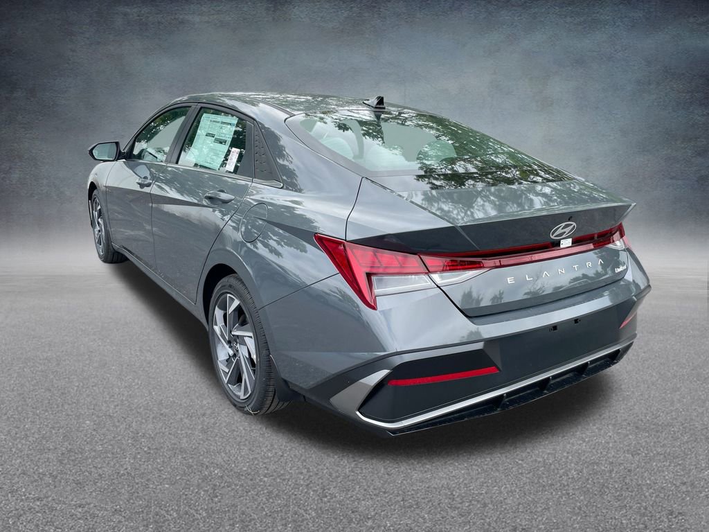 New 2025 Hyundai Elantra Limited image 29