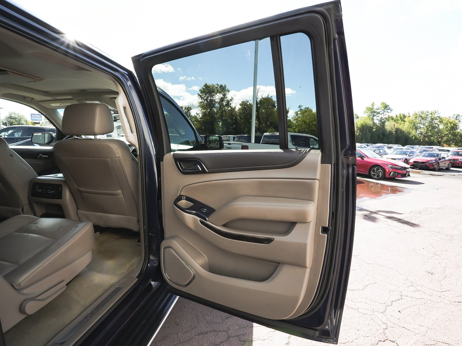 Used 2018 GMC Yukon XL SLT w/ Premium Edition AWD/4WD image 15