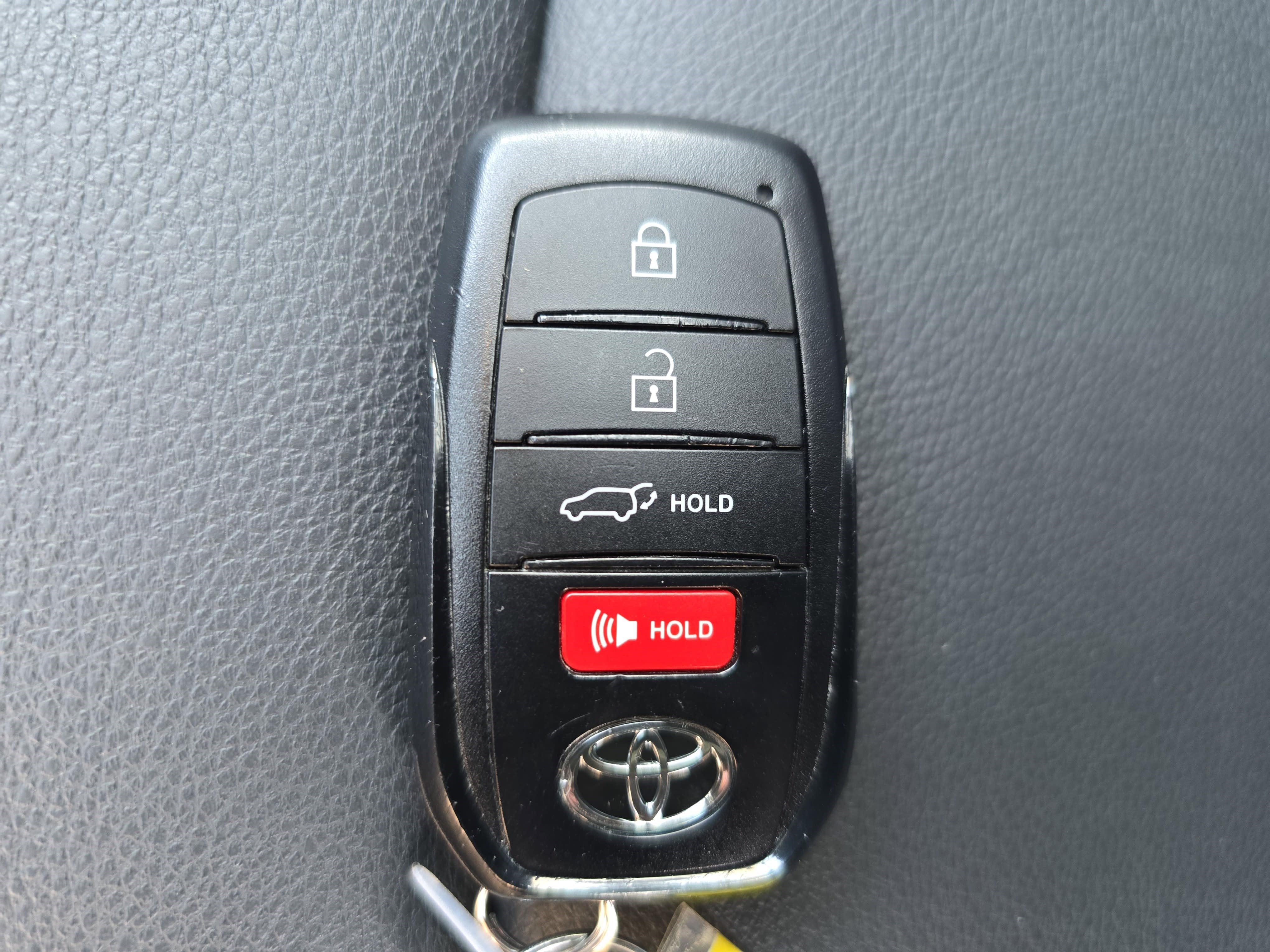 Used 2025 Toyota Corolla Cross XLE w/ Convenience Package image 37