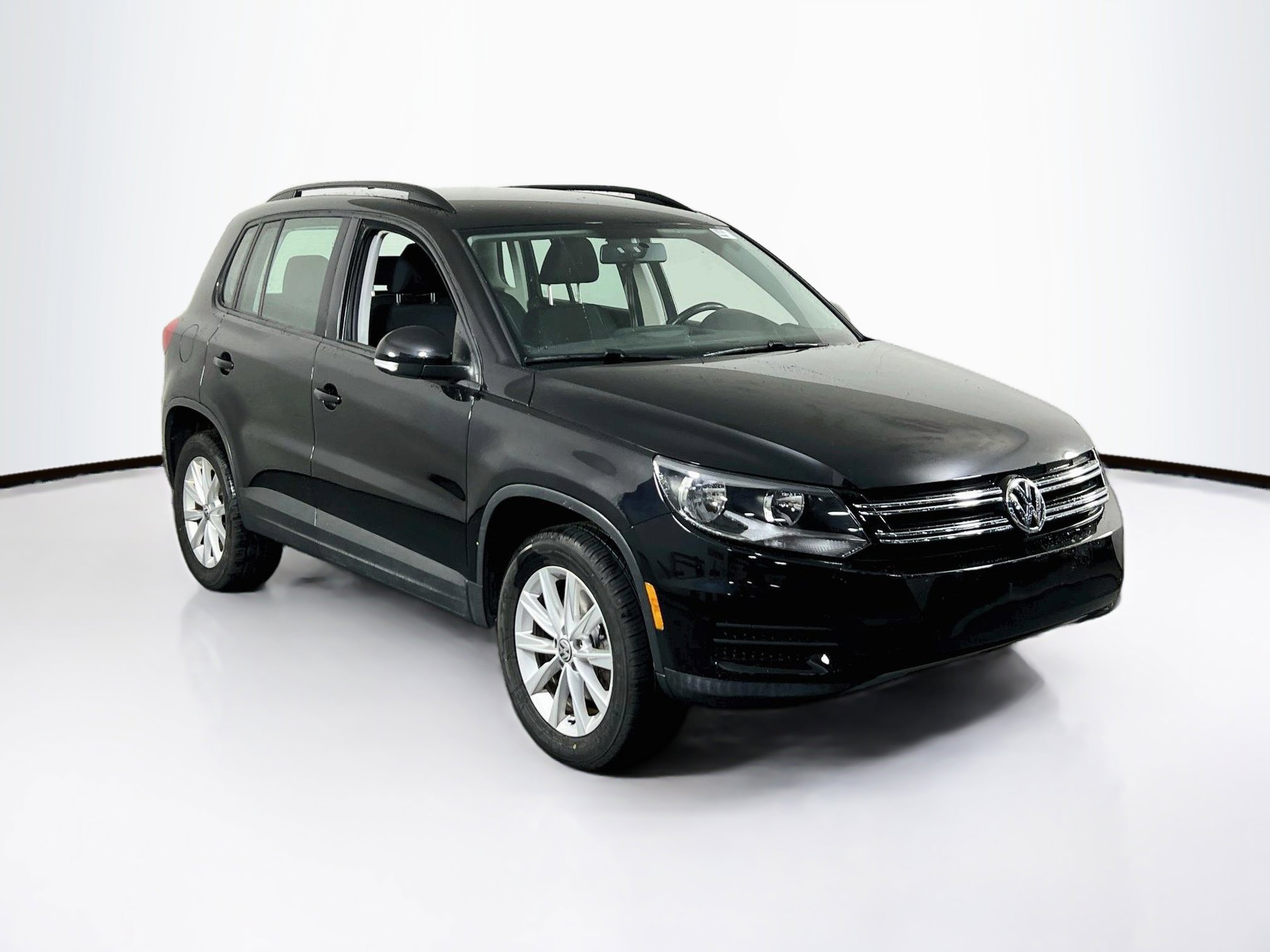 Used 2018 Volkswagen Tiguan Limited w/ Premium Package AWD/4WD image 3