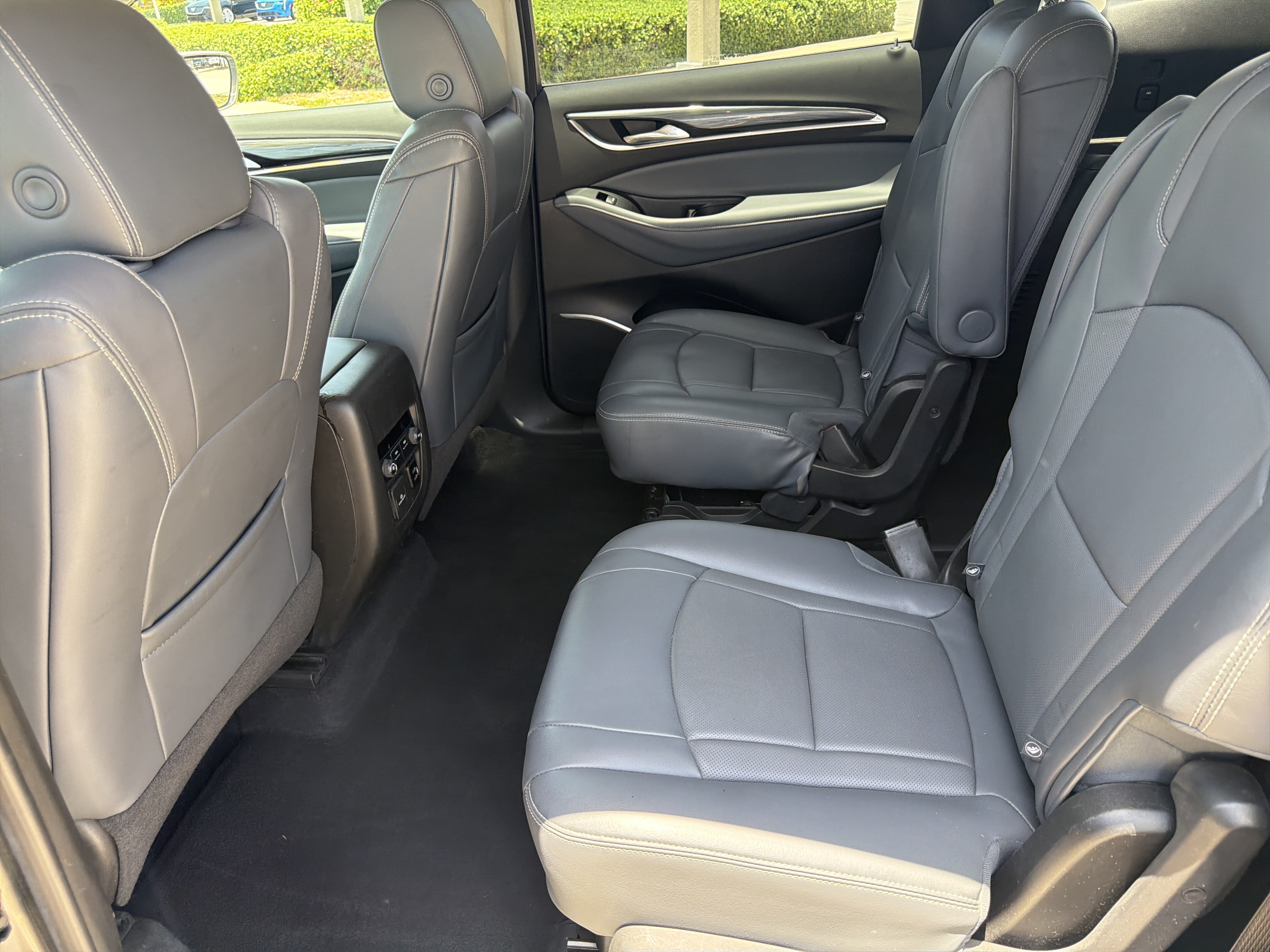 Used 2018 Buick Enclave Essence FWD image 18