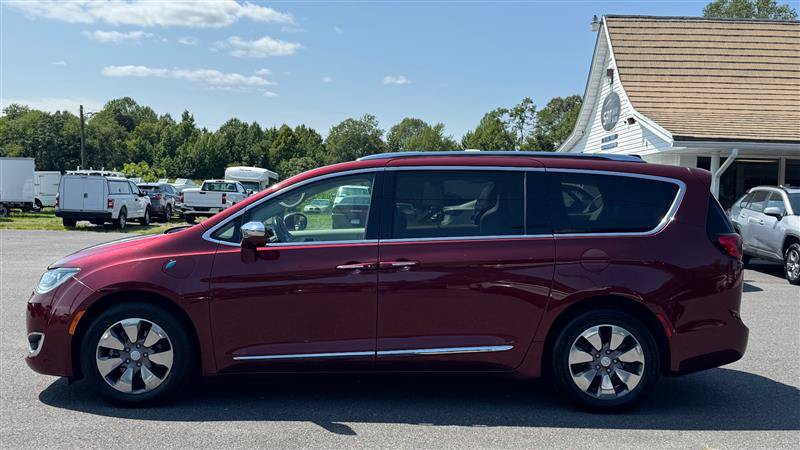 Used 2018 Chrysler Pacifica Limited w/ Advanced Safetytec Group FWD image 8