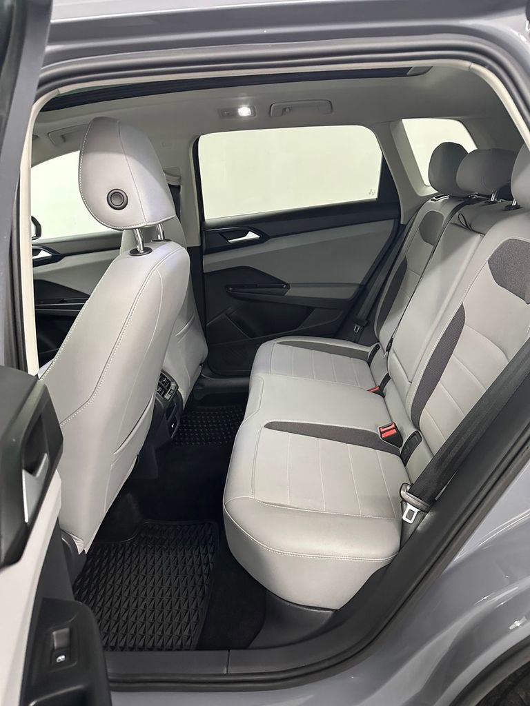 Used 2022 Volkswagen Taos SE w/ Panoramic Sunroof Package AWD/4WD image 27