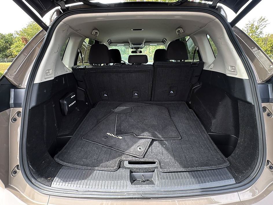 Certified 2025 Nissan Rogue SV AWD/4WD image 38