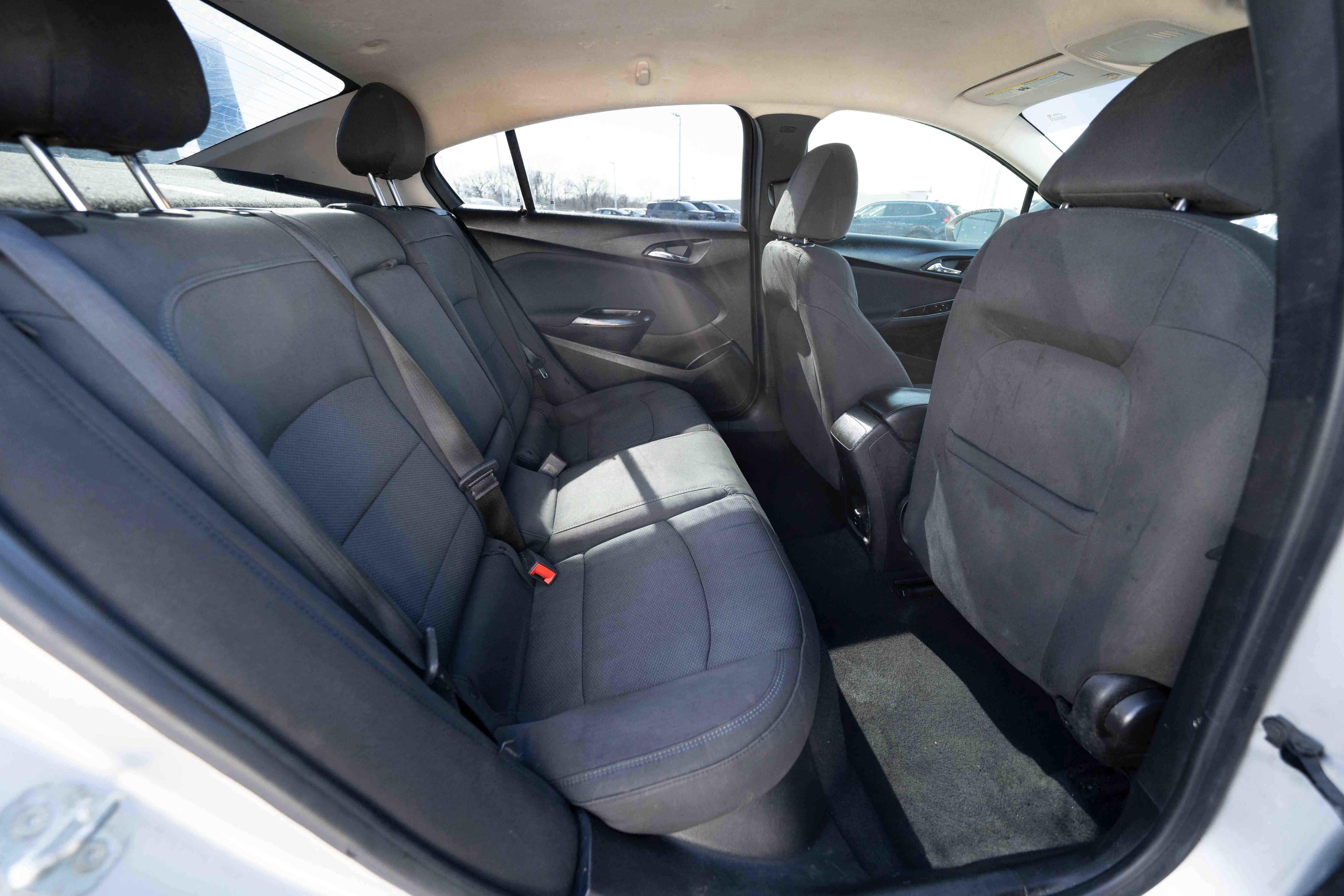 Used 2018 Chevrolet Cruze LT w/ Convenience Package image 24