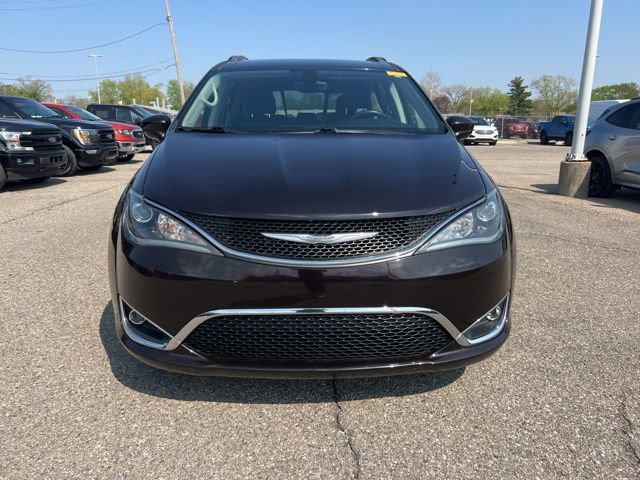 Used 2017 Chrysler Pacifica Touring-L w/ Tire & Wheel Group FWD image 2