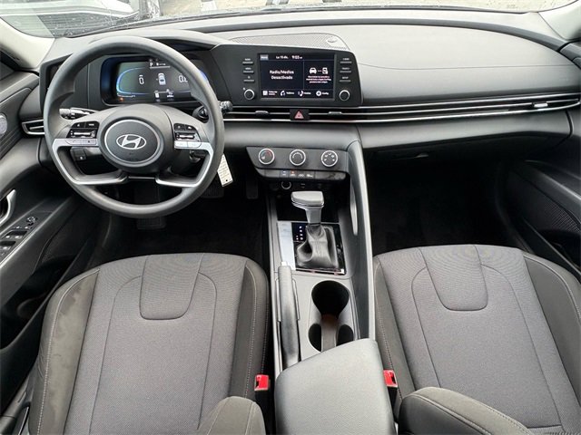 Used 2025 Hyundai Elantra SE image 11