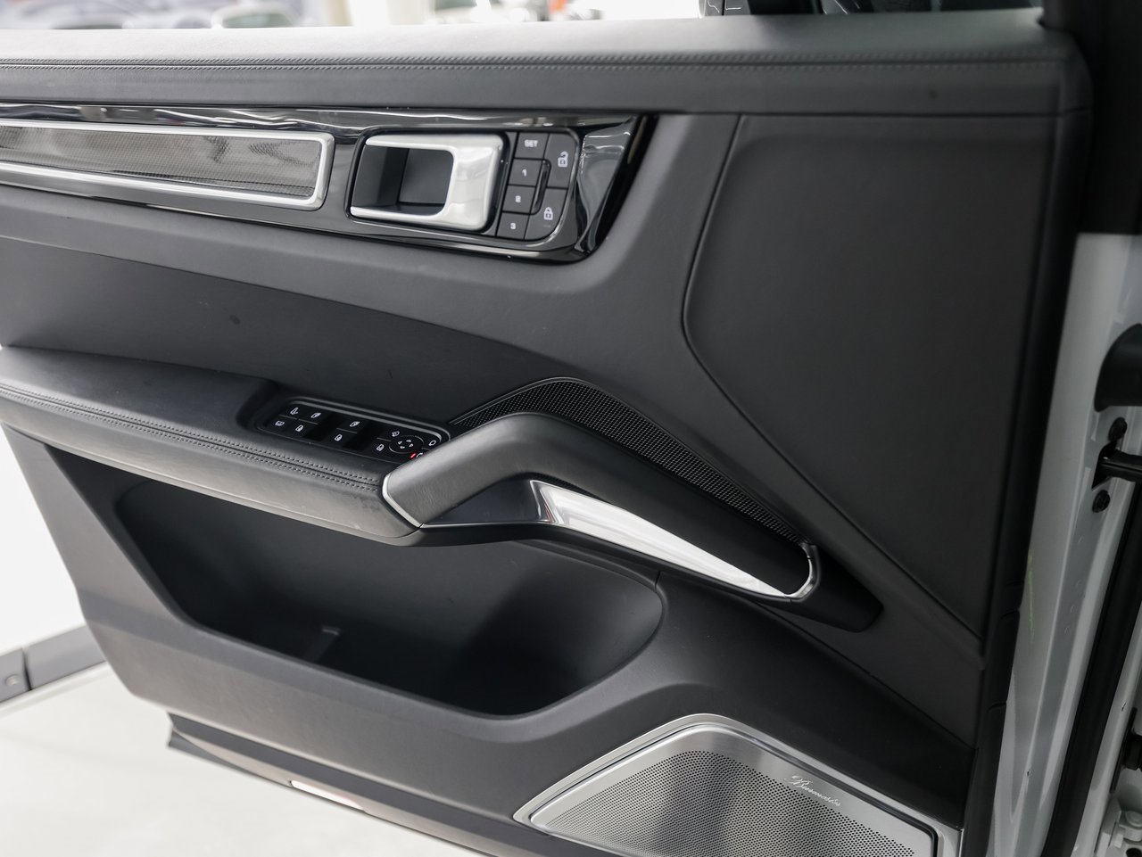 Certified 2022 Porsche Cayenne Turbo S image 23