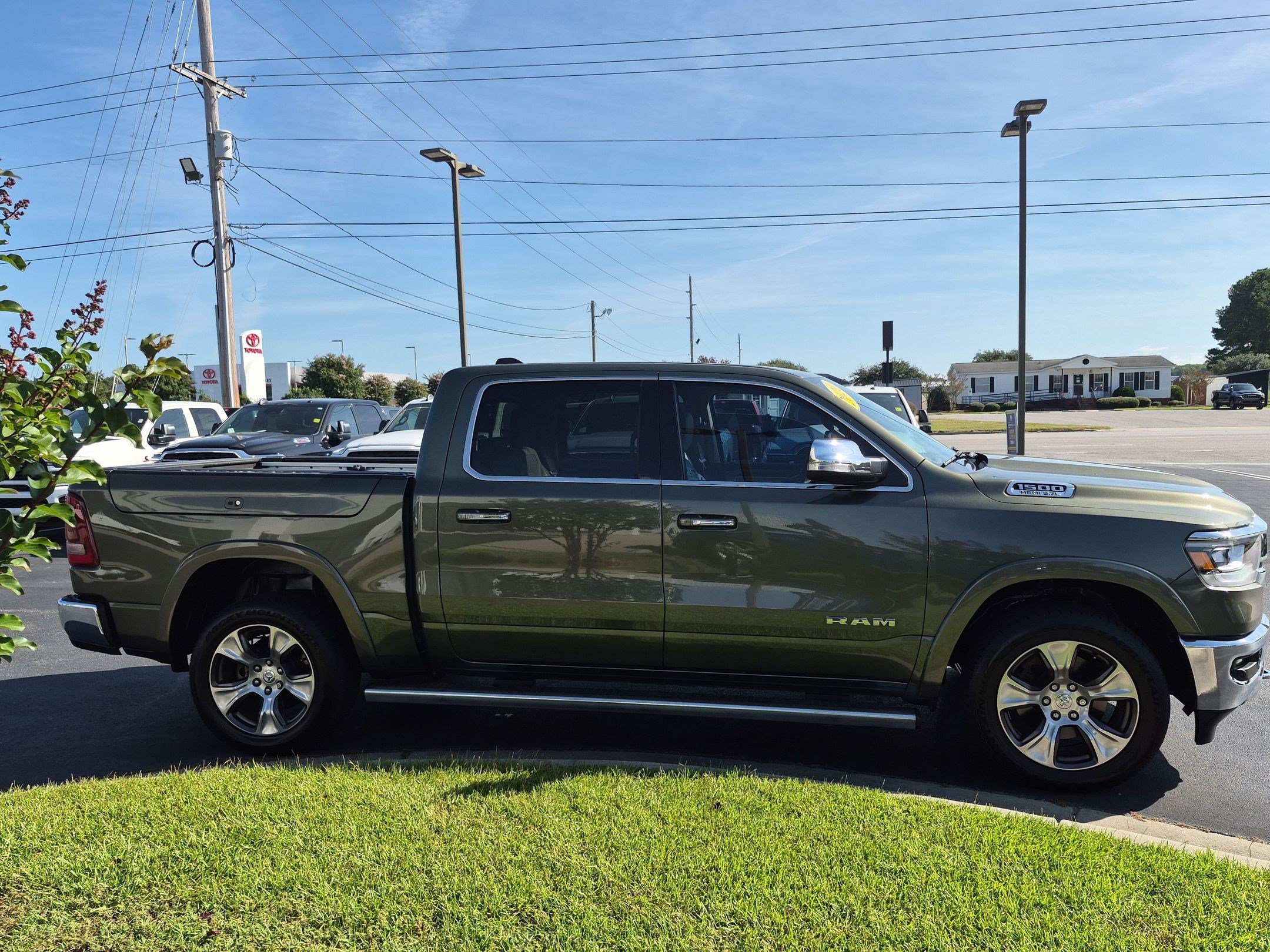 Used 2020 RAM 1500 Laramie AWD/4WD image 4