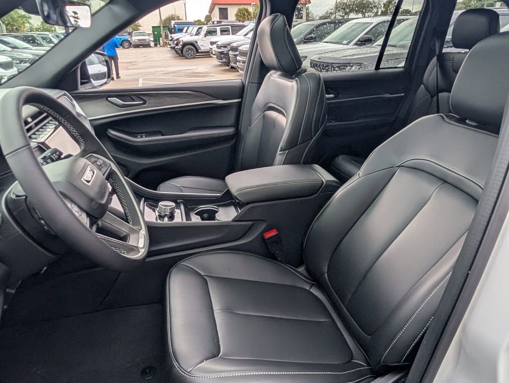 New 2025 Jeep Grand Cherokee Limited w/ Black Appearance Package image 11