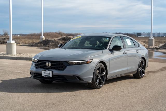 Used 2025 Honda Accord Sport image 3