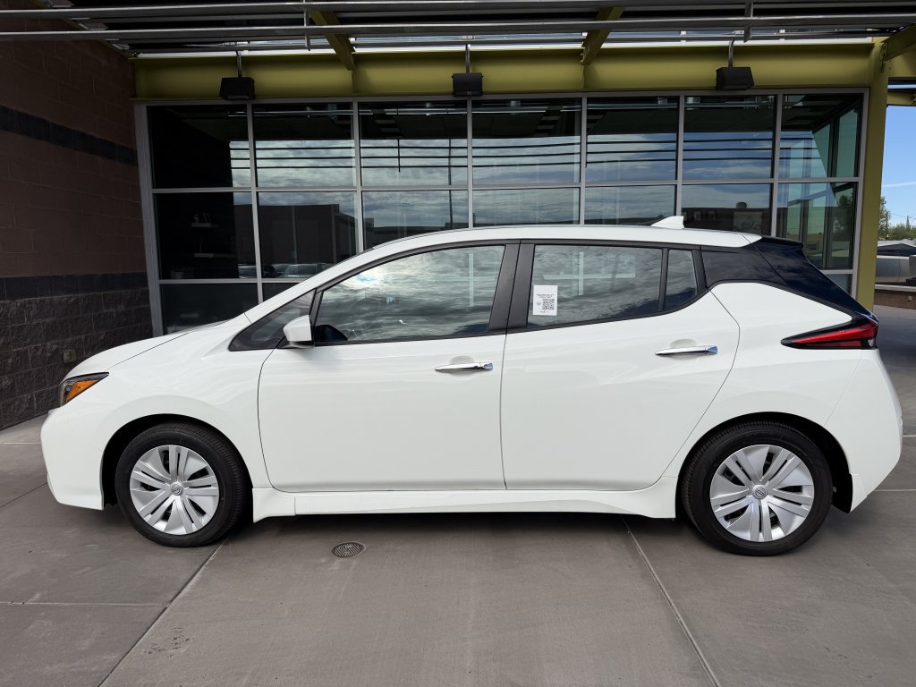 Used 2025 Nissan Leaf S FWD image 7