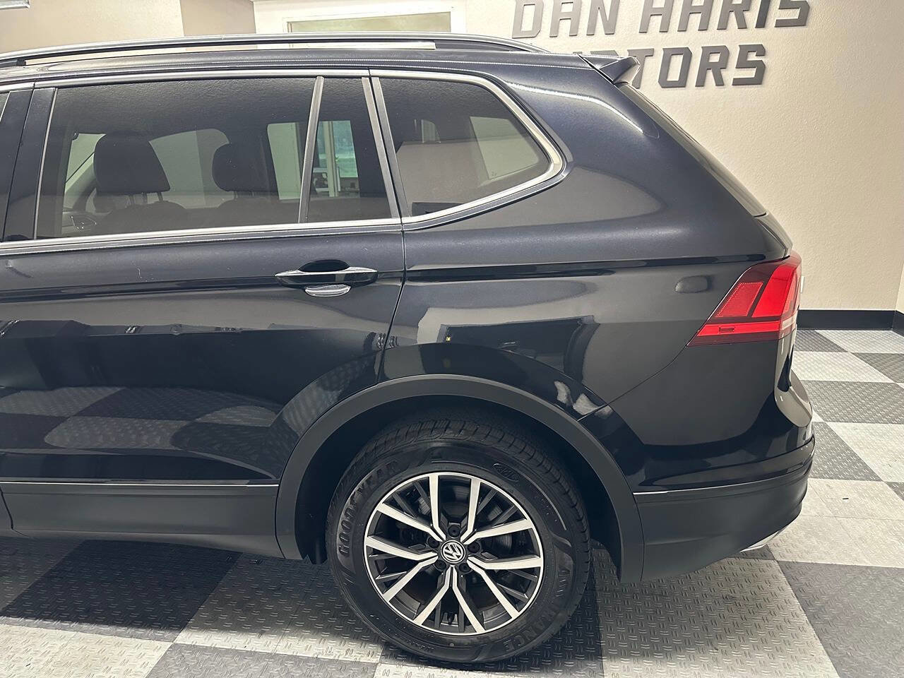 Used 2019 Volkswagen Tiguan SE image 10