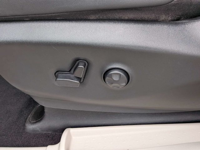 Used 2024 Chrysler Pacifica Touring-L FWD image 21
