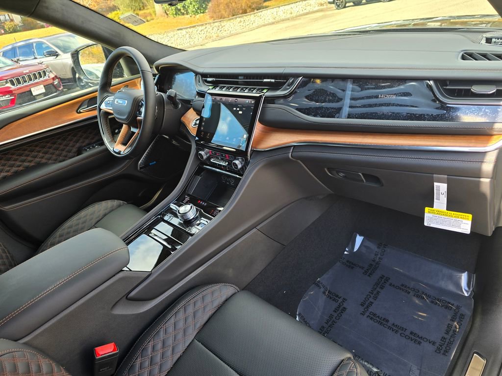 New 2025 Jeep Grand Cherokee Summit image 31