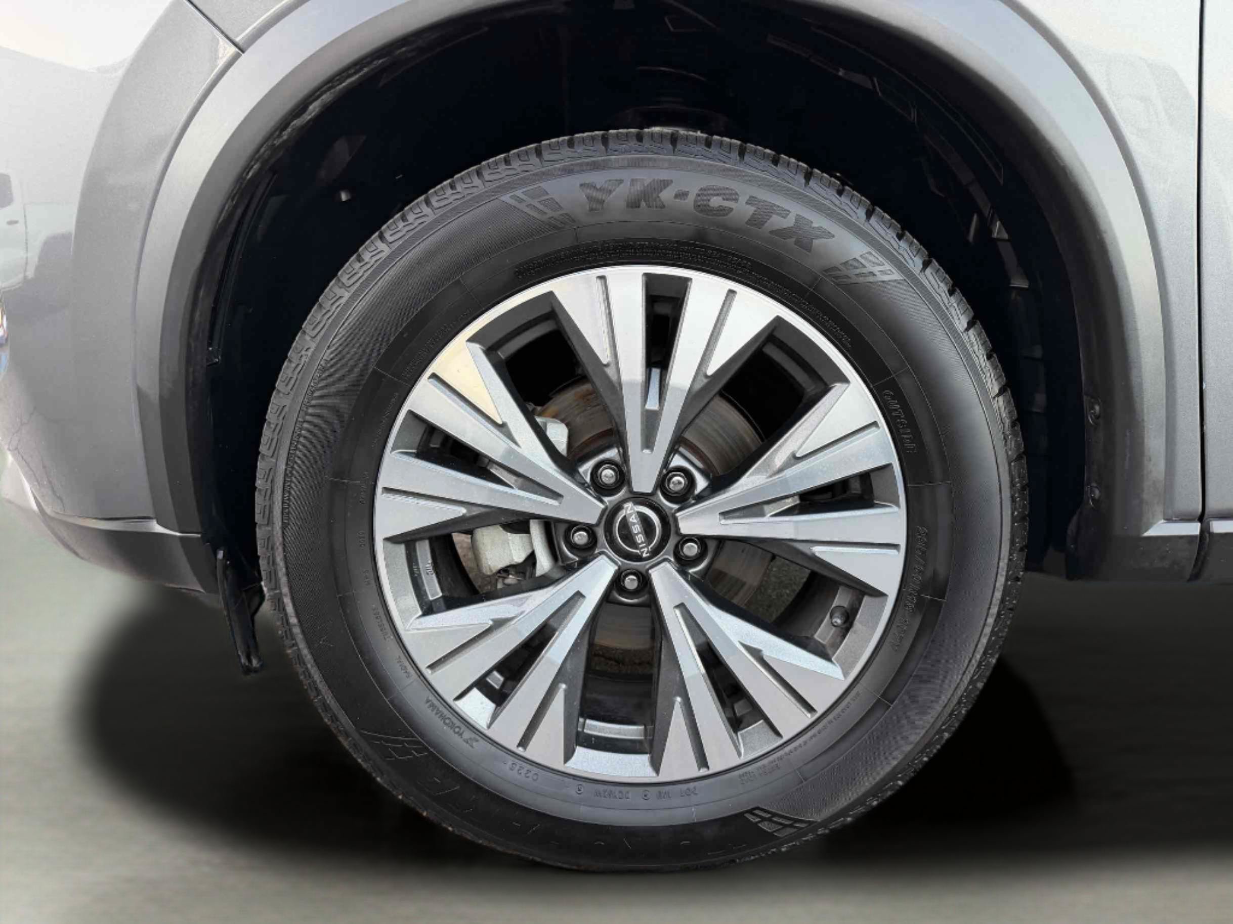 Used 2023 Nissan Rogue SV FWD image 25