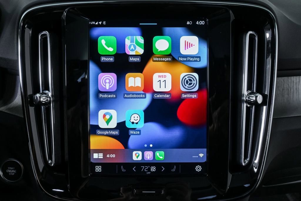 Certified 2025 Volvo XC40 B5 Plus image 17