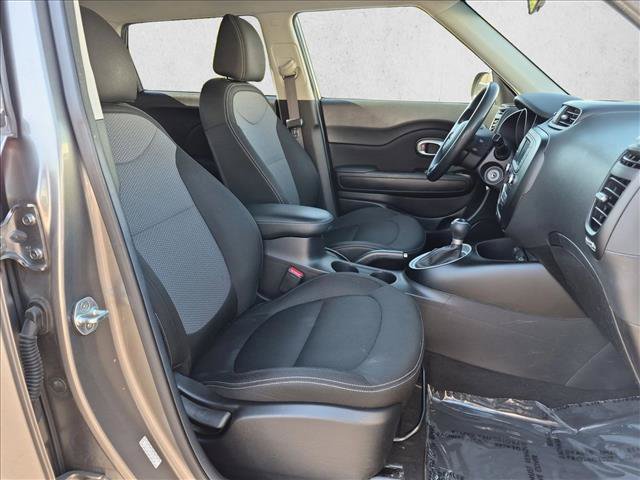 Used 2017 Kia Soul + FWD image 19