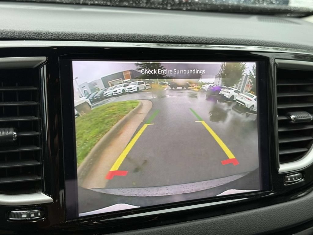 Used 2023 Chrysler Pacifica Touring-L FWD image 27