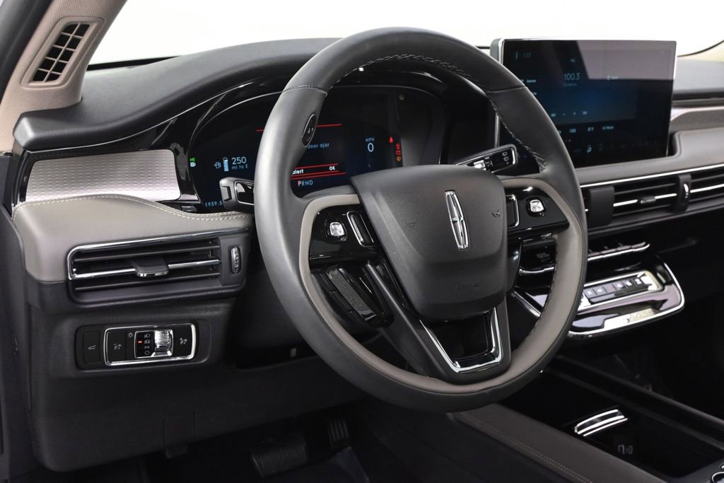 New 2025 Lincoln Corsair Reserve w/ Jet Appearance Package image 11