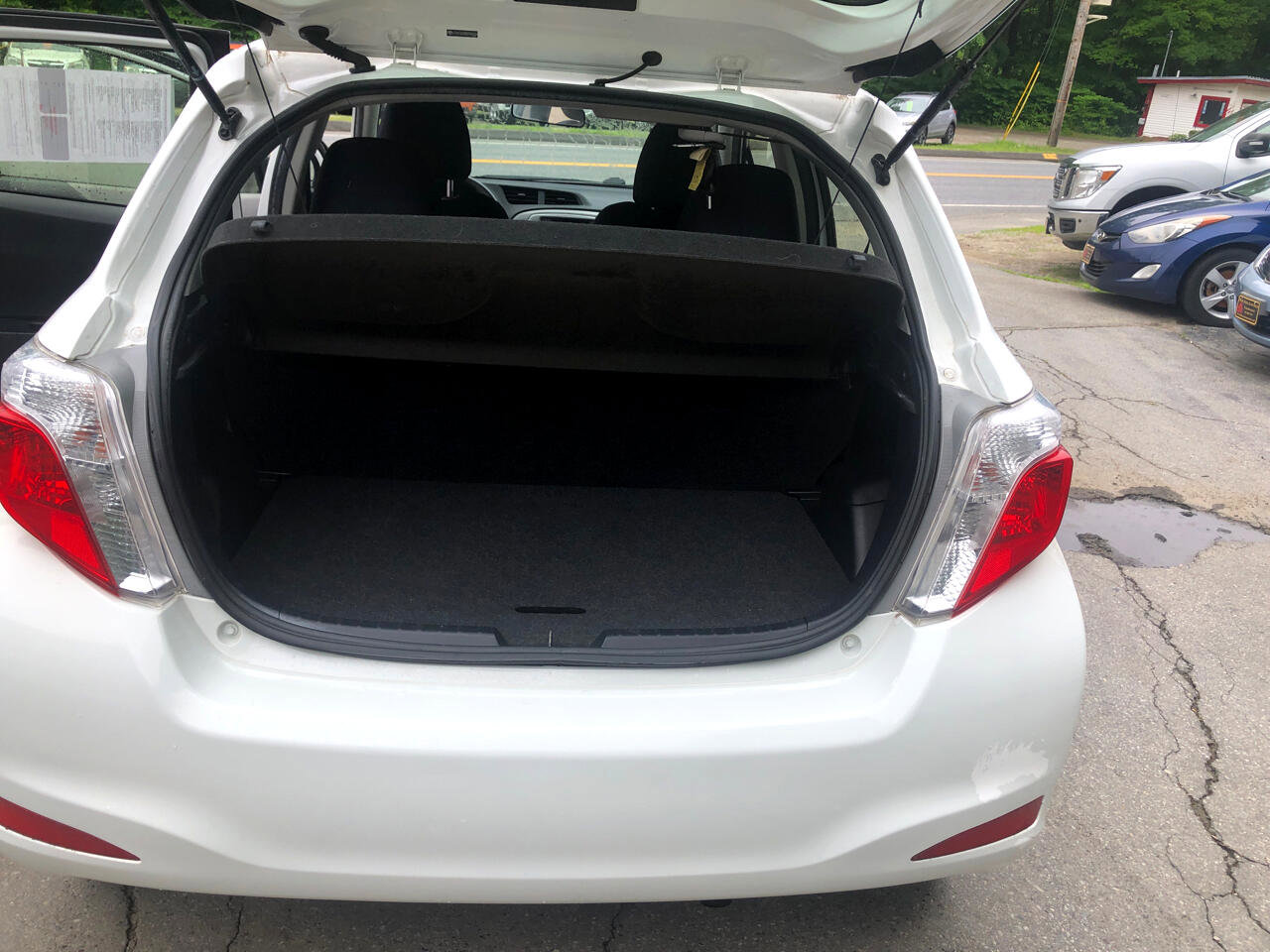 Used 2013 Toyota Yaris LE image 12