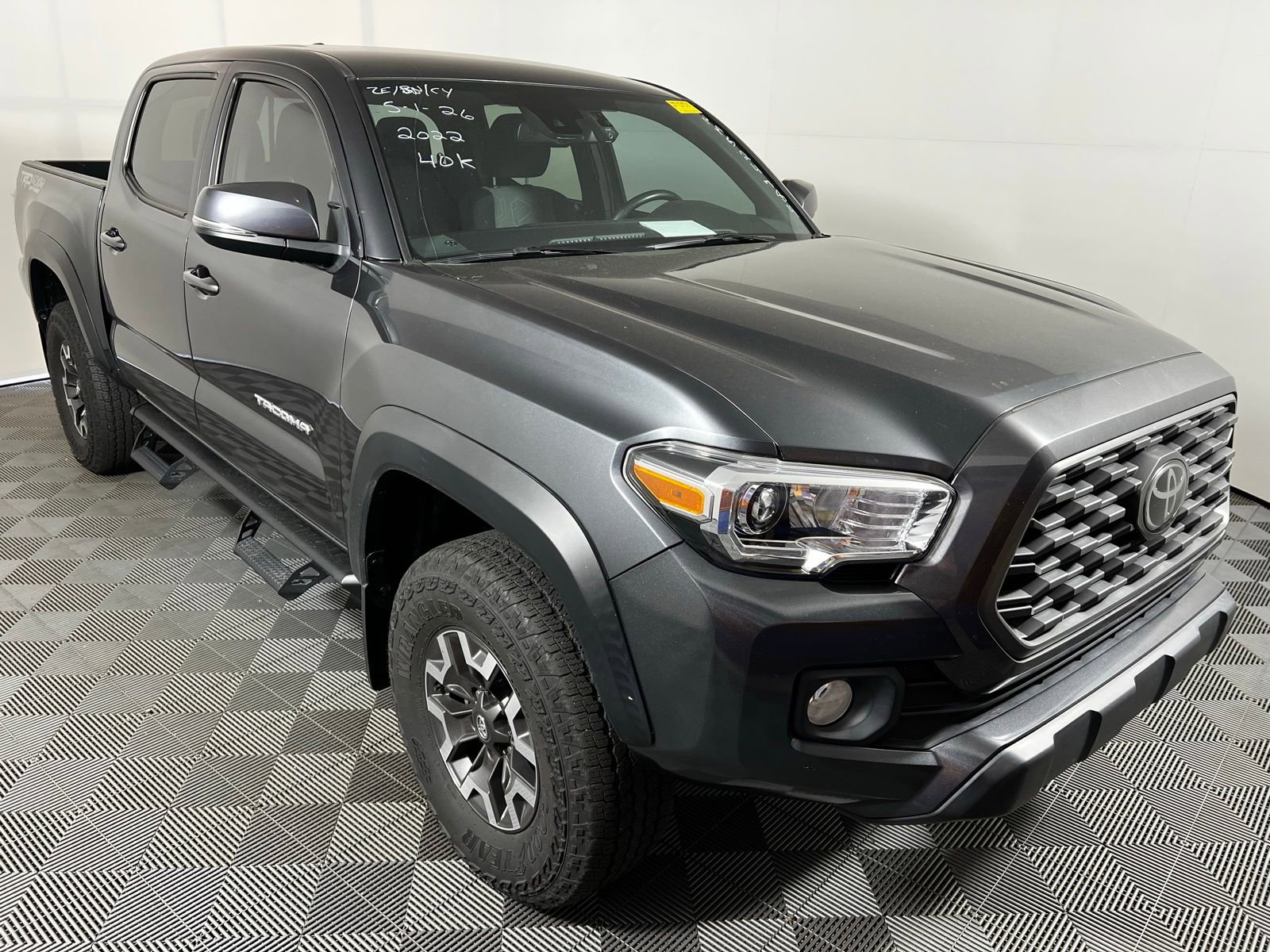 Used 2022 Toyota Tacoma TRD Off-Road AWD/4WD image 3