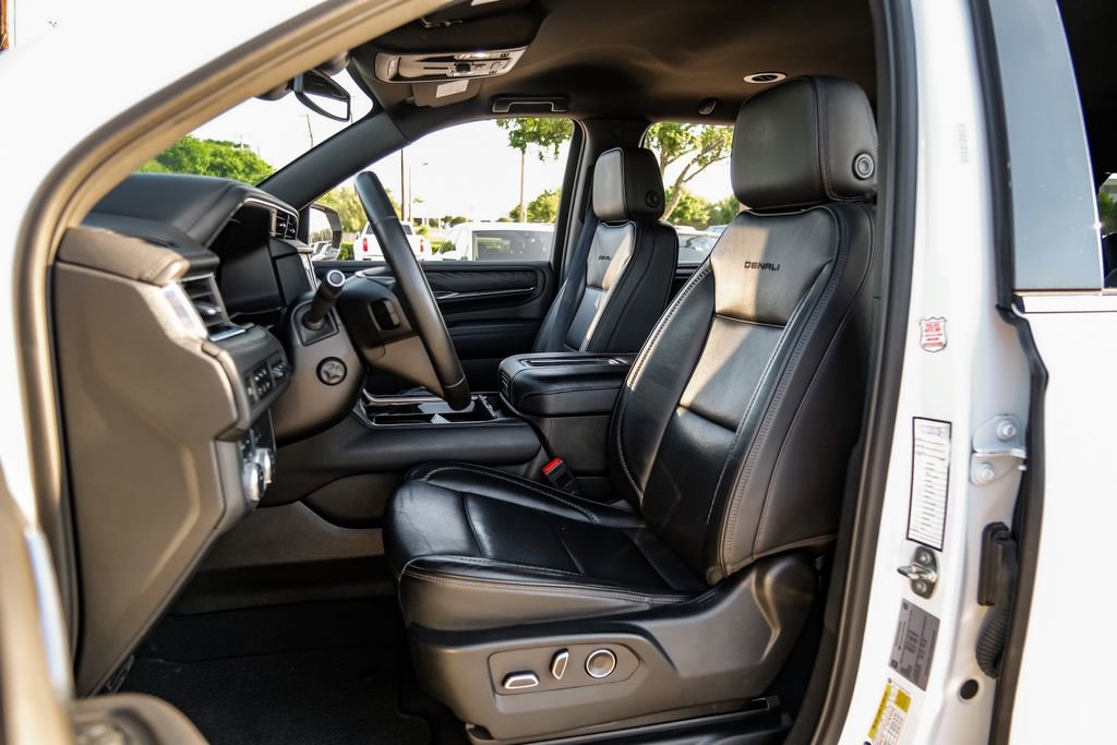Used 2024 GMC Yukon XL Denali AWD/4WD image 40