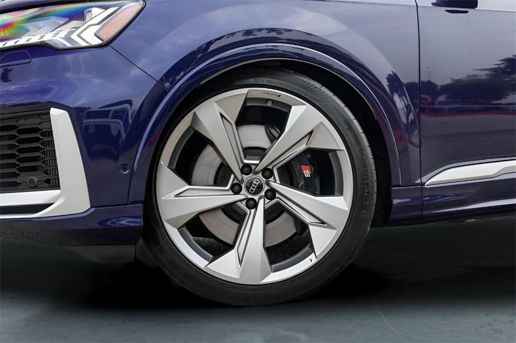 Used 2024 Audi SQ7 Prestige w/ Prestige Package image 4