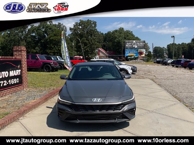 Used 2026 Hyundai Elantra SE FWD image 2