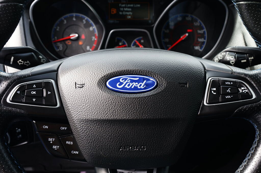 Used 2017 Ford Focus RS image 26