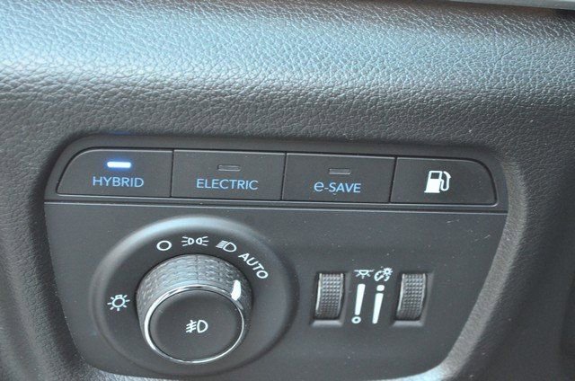 Used 2023 Jeep Grand Cherokee 4WD 4xe w/ Luxury Tech Group II image 36