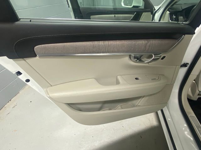 Used 2025 Volvo S90 T8 Ultra w/ Lounge Package image 8