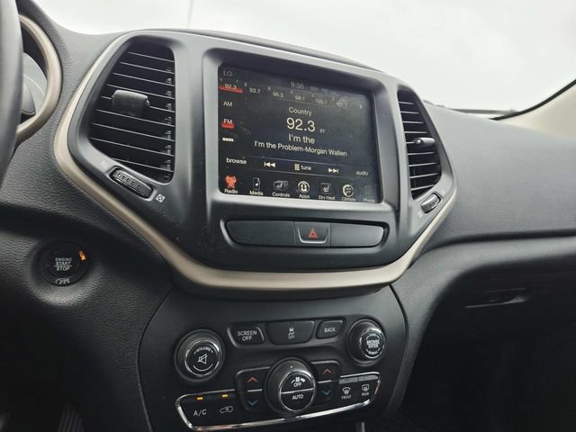 Used 2017 Jeep Cherokee Latitude w/ Comfort/Convenience Group FWD image 16